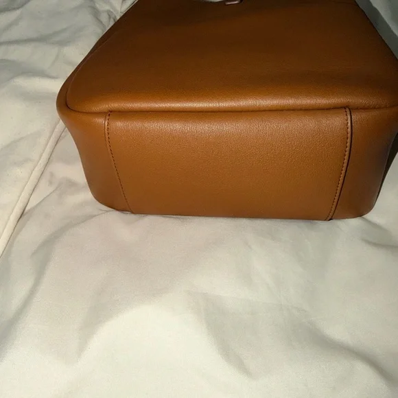 Saint Laurent Tan Leather Shoulder Bag - Picture 8 of 8